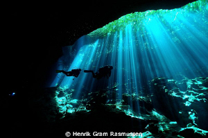 "laser Light" in Cenote Ponderosa by Henrik Gram Rasmussen 